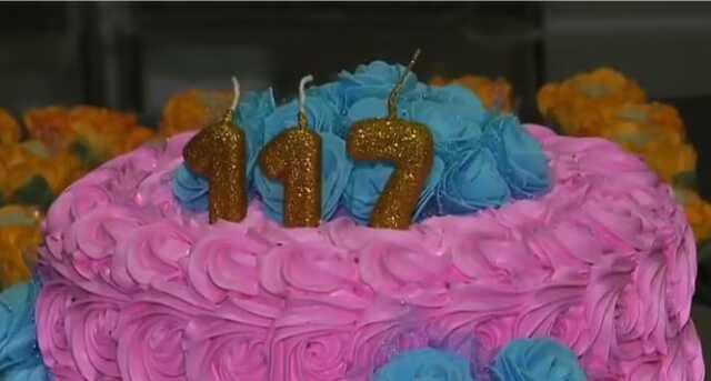 Dünyan'nın en yaşlı kadını olarak kabul edilen 117 yaşındaki Brezilyalı kadın doğum gününü 107 yaşındaki kız kardeşi ile kutladı