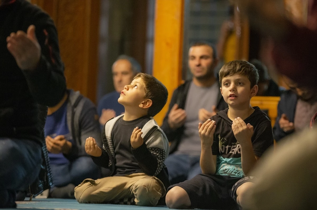 Erzurum, Ardahan ve Tunceli\'de Mevlit Kandili dolayısıyla camilerde programlar düzenlendi
