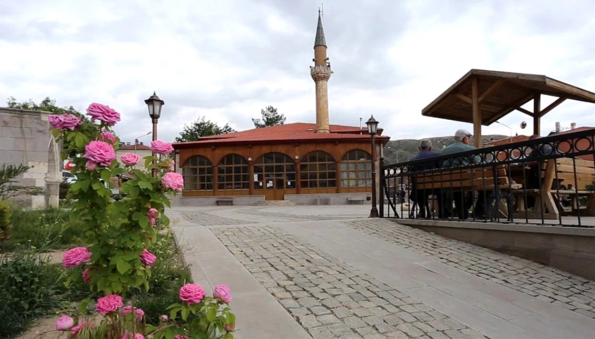 Erzincan\'ın Kemah ilçesindeki tarihi Gülabibey Camisi