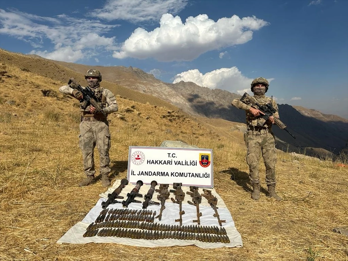 Şemdinli\'de PKK\'ya ait sığınaklarda silah ve mühimmat ele geçirildi
