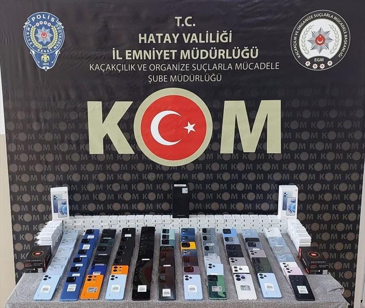Antakya\'da Gümrük Kaçağı Cep Telefonu ve Şarj Aleti Ele Geçirildi