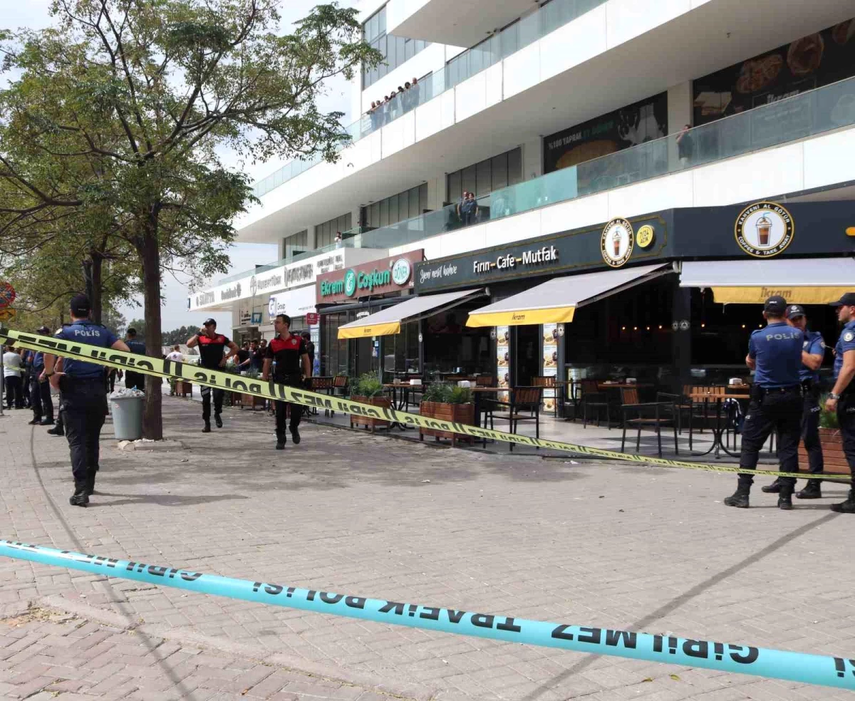 İzmir Adliyesi Önünde Silahlı Çatışma: 1 Ölü, 4 Yaralı