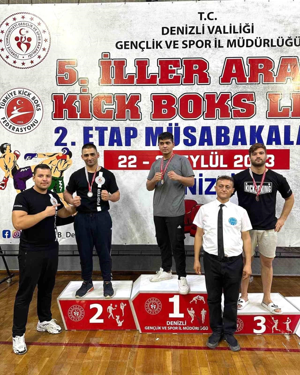 Kemer Belediyesi Sporcuları Kick Boks Ligi\'nde Başarı Elde Etti