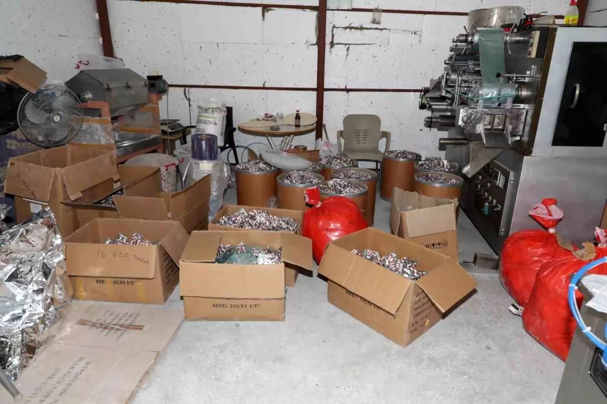 Mersin\'de 439 Bin Uyuşturucu Hap Ele Geçirildi, 4 Şahıs Gözaltına Alındı