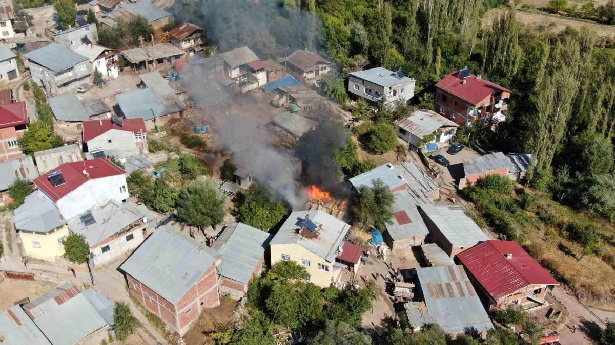 Sivas\'ta evin müştemilatında çıkan yangın itfaiye ekipleri tarafından söndürüldü