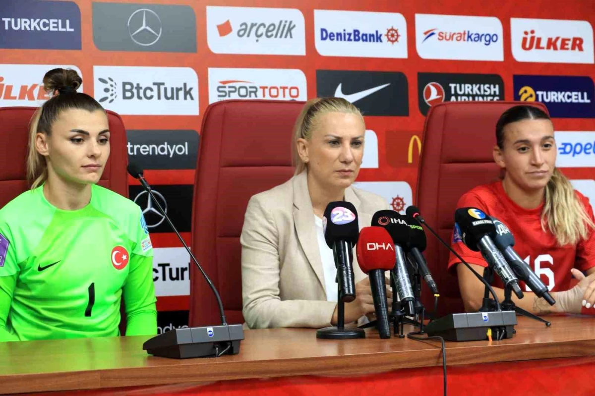 A Milli Kadın Futbol Takımı, Litvanya\'yı 2-0 Mağlup Ederek Seyirci Rekoru Kırdı