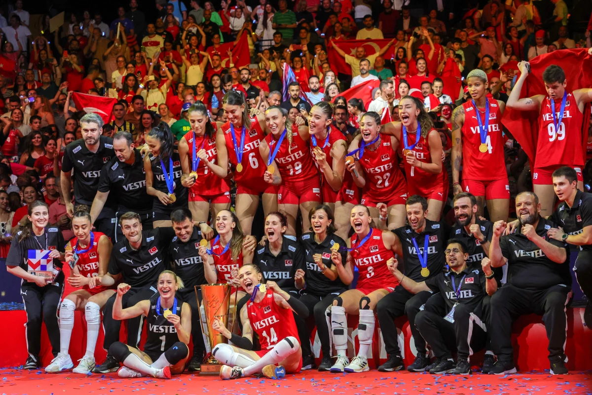 A Milli Kadın Voleybol Takımı Olimpiyat Elemelerini Kazanarak Türkiye\'ye Döndü