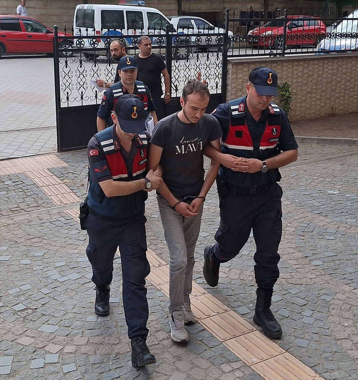 Samsun\'da Tartıştığı Akrabasının Hayvanlarını Silahla Vuran Kişi Tutuklandı