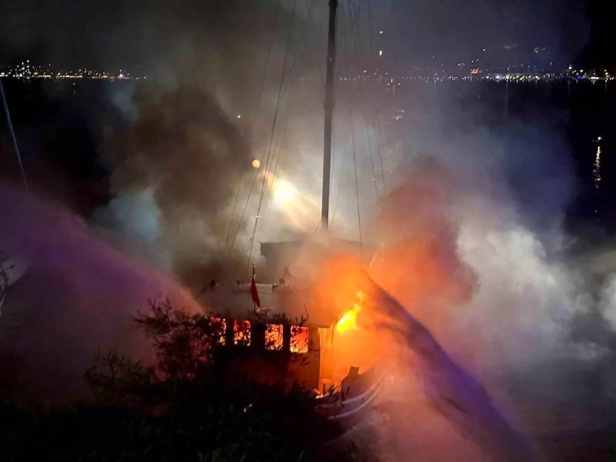 Muğla\'da teknede çıkan yangın güçlükle söndürüldü