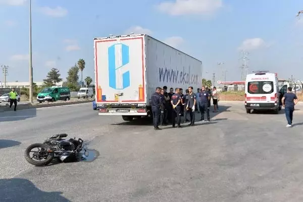 20 yaşındaki genç motosikletiyle tırın altında can verdi! Aracı kullanan kadın gözaltında