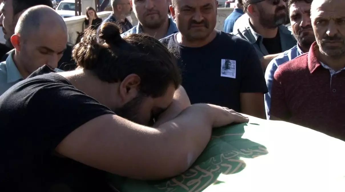 TÜBİTAK SAGE\'de Patlama Sonucu Hayatını Kaybeden Teknisyen Son Yolculuğuna Uğurlandı
