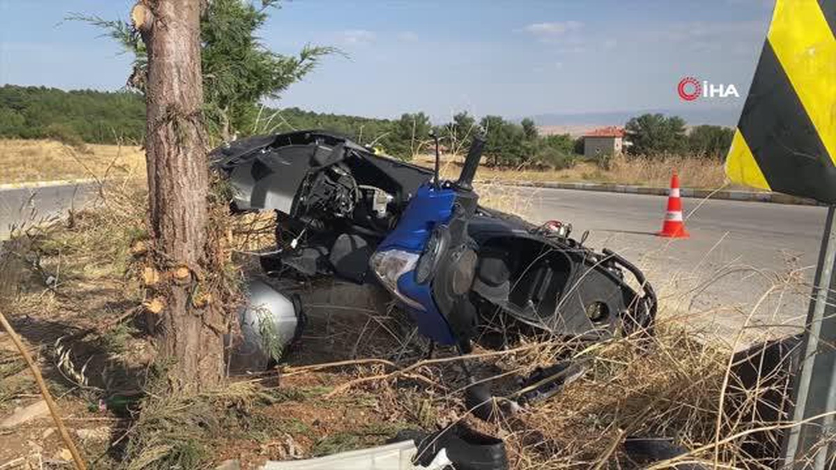 Uşak\'ta Motosiklet ve Otomobil Çarpıştı: Karı Koca Ağır Yaralandı