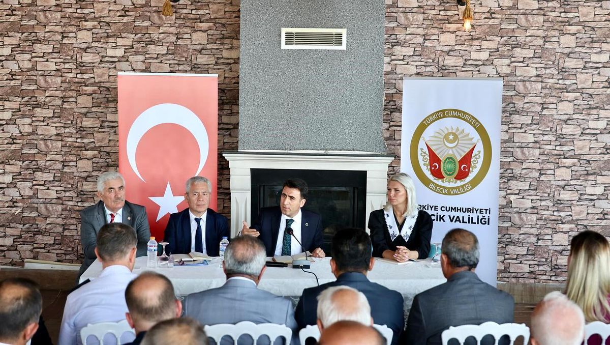 Bilecik Valisi Şefik Aygöl, köy muhtarlarının su ve alt yapı sorunlarını çözeceğini belirtti