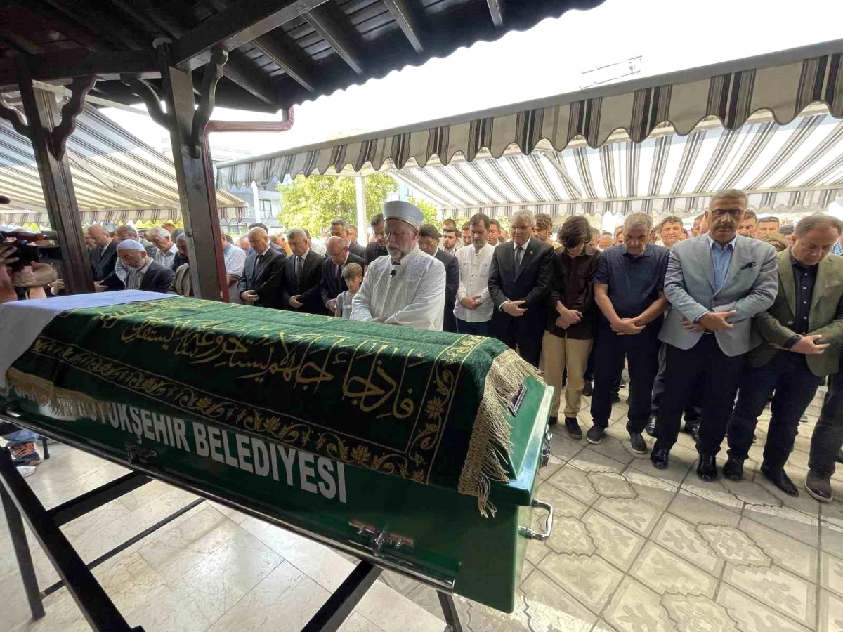 Adalet Bakanı Yılmaz Tunç, Özel Kalem Müdür Yardımcısının Babasının Cenaze Törenine Katıldı