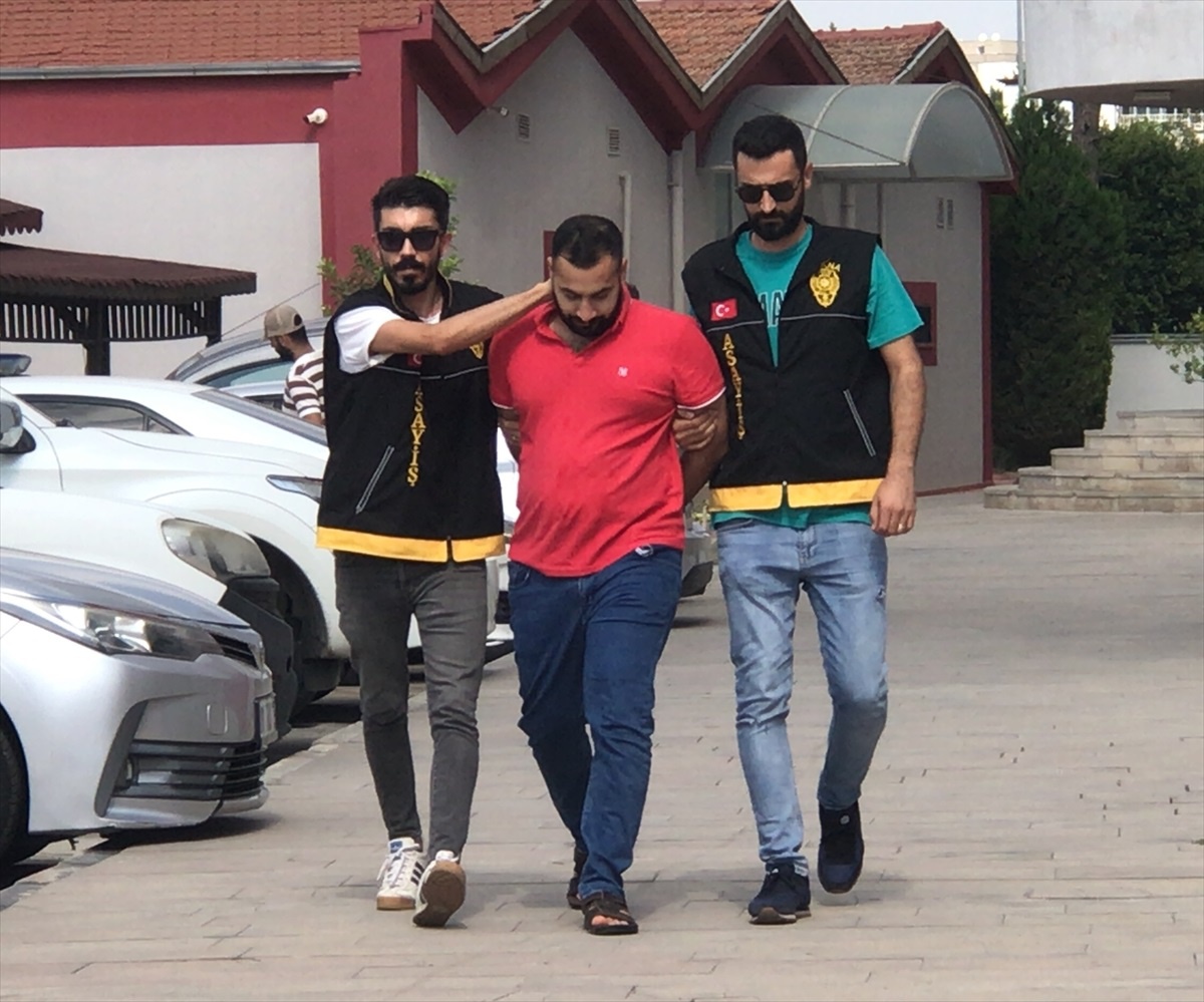 Adana\'da tartıştığı kişiyi sokakta bıçaklayarak öldüren şüpheli tutuklandı