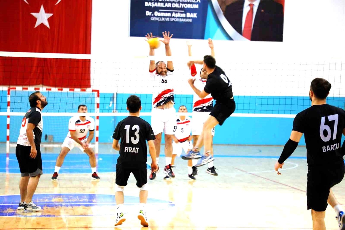 Cumhuriyetimizin 100. Yıl Kamu Spor Oyunları Voleybol Turnuvası Başladı