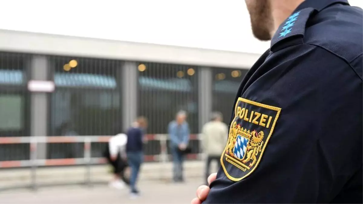 Almanya, Nazi İdeolojisini Yayan Aşırı Sağcı Grubu Yasakladı