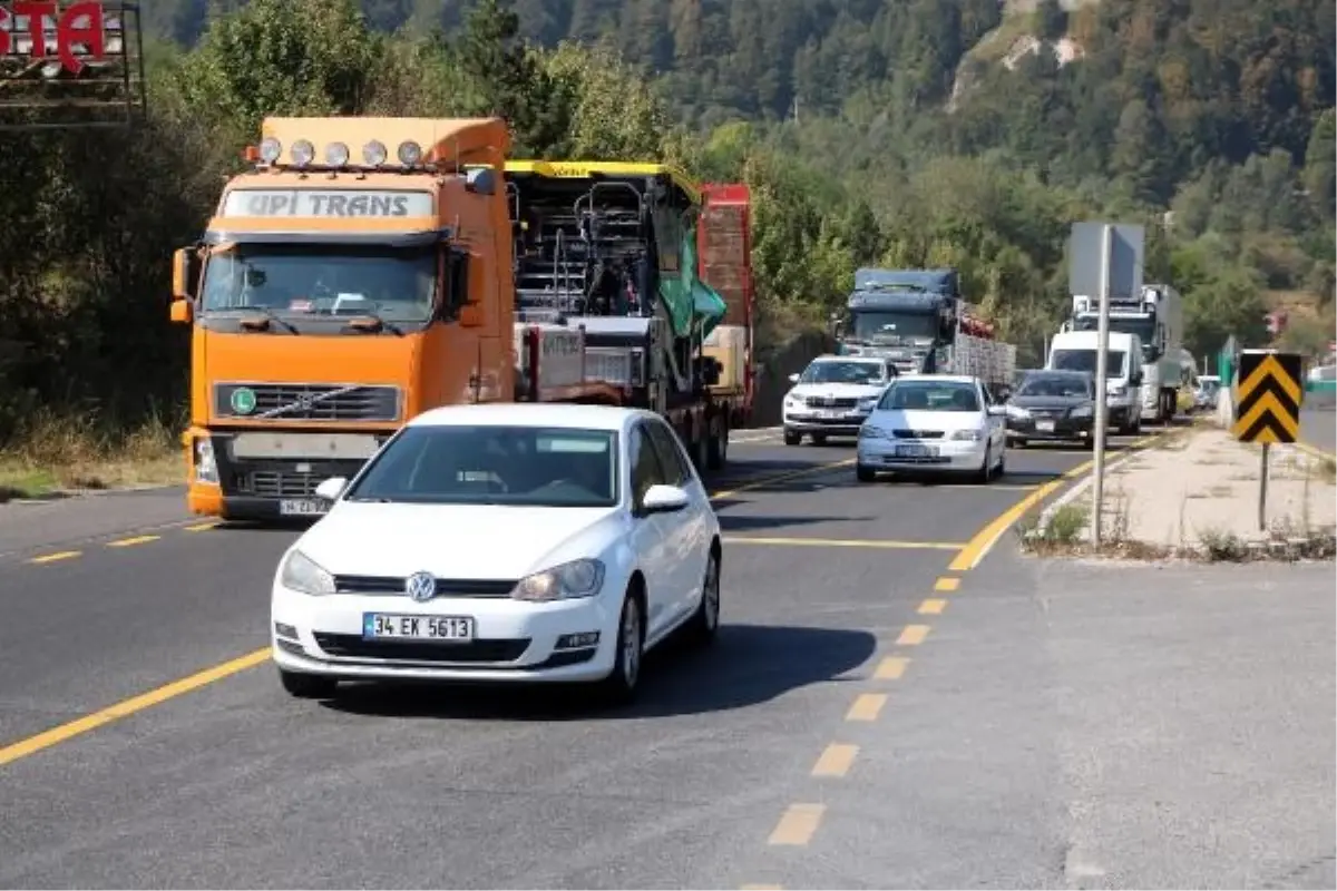 Bolu Dağı\'ndaki Bakım Çalışmaları Nedeniyle D-100 Yolu Yoğun Trafik Alıyor
