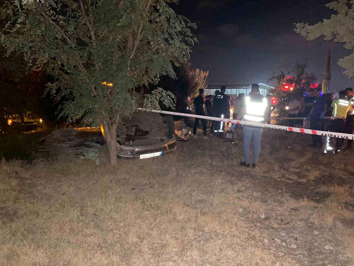 Antalya\'da Otomobil Takla Attı: Sürücü Hayatını Kaybetti