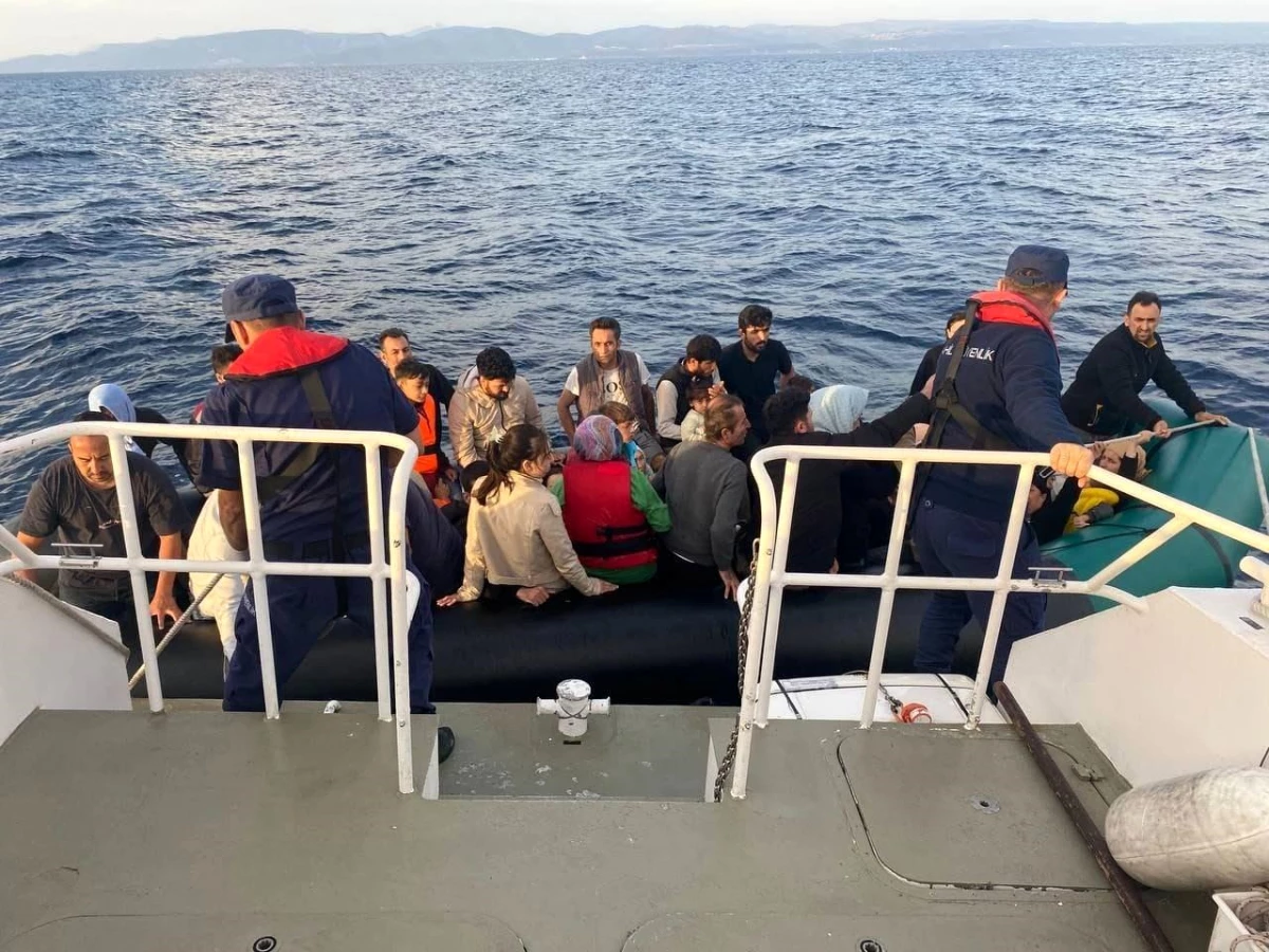 Ayvalık\'ta Yunanistan\'a geçmek isterken geri itilen göçmenler kurtarıldı
