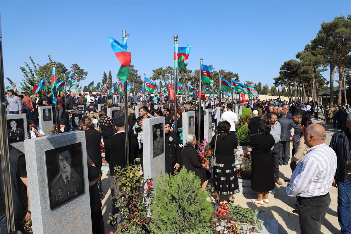 Azerbaycan\'da 2. Karabağ Savaşı\'nın yıl dönümünde şehitler anıldı