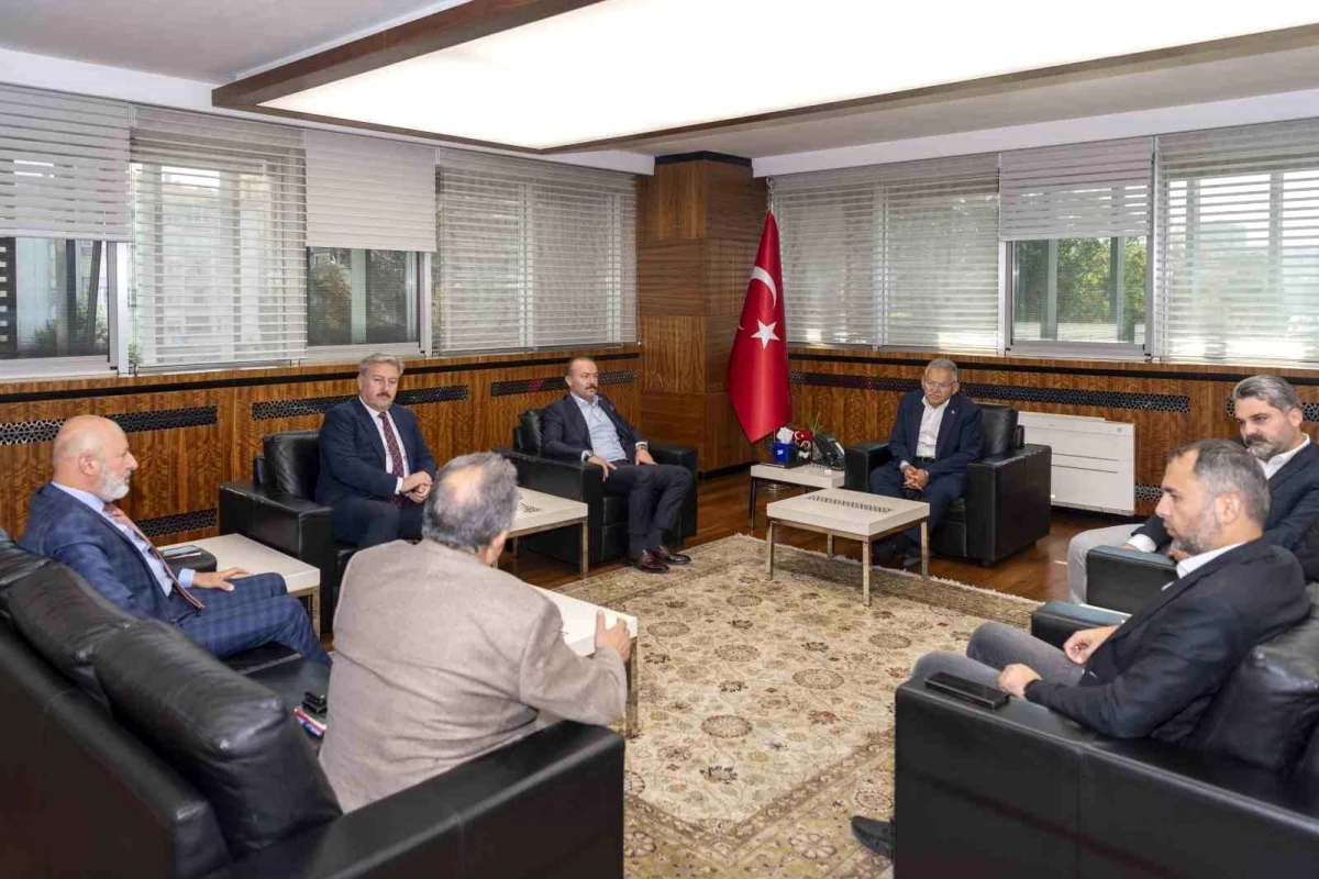 Kayseri Büyükşehir Belediye Başkanı ve İlçe Belediye Başkanları Yatırım ve Hizmetler İçin İstişare Toplantısı Gerçekleştirdi