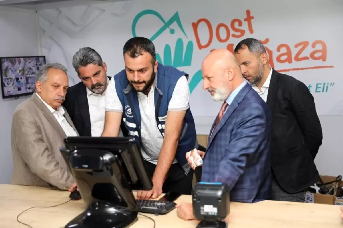 Kocasinan Belediye Başkanı Ahmet Çolakbayrakdar, \'Dost Market\'i ziyaret etti