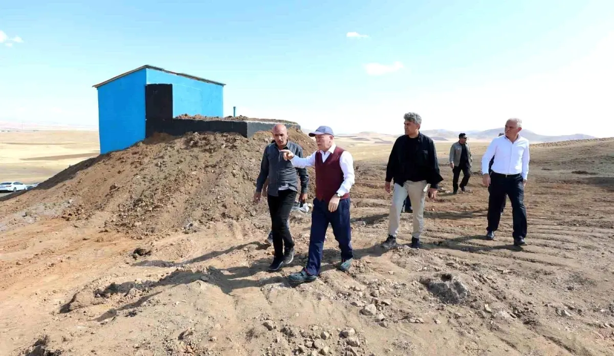 Erzurum Büyükşehir Belediye Başkanı Mehmet Sekmen, Karayazı ve Karaçoban\'da yapılan çalışmaları denetledi