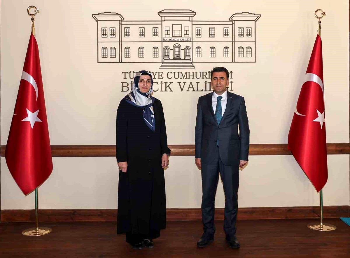 Bilecik Valisi Şefik Aygöl, ilk kadın müftü yardımcısıyla buluştu