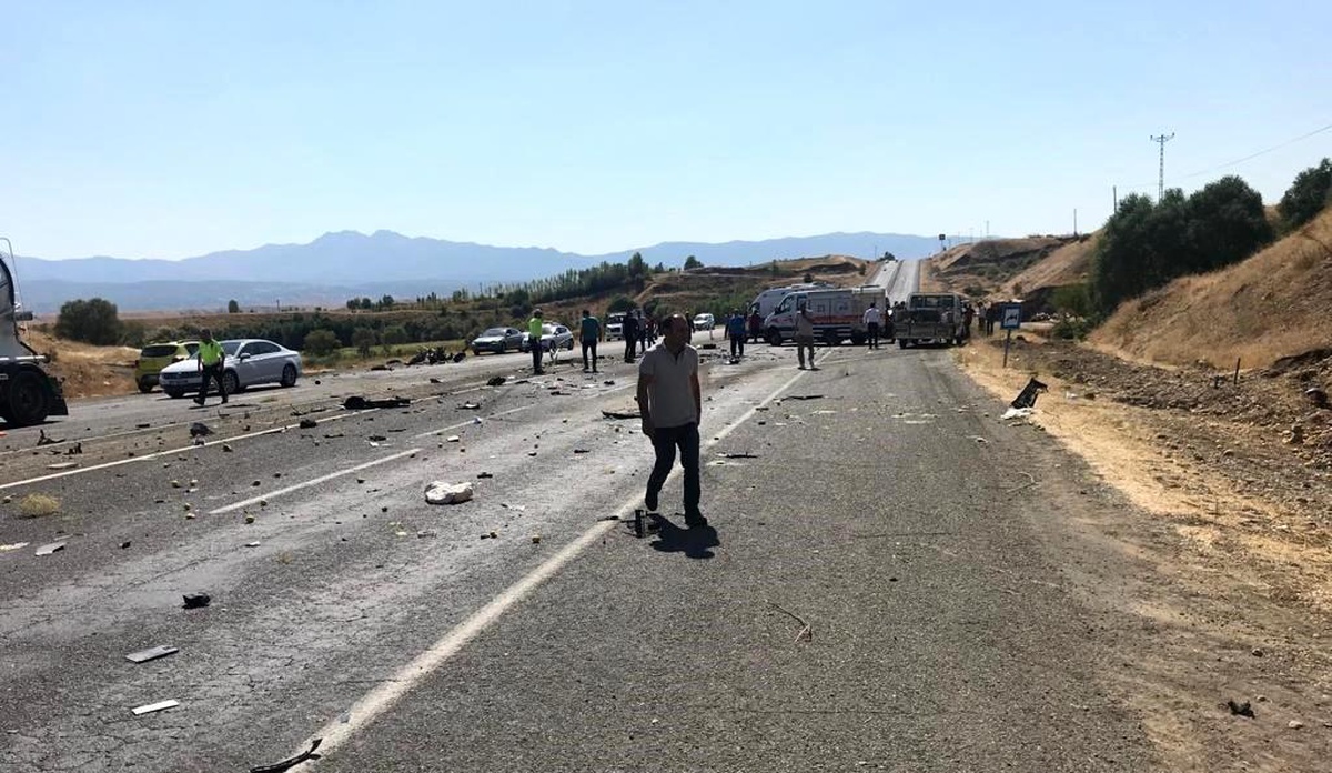 Bingöl Genç karayolunda kaza: 1 ölü, 2 ağır yaralı