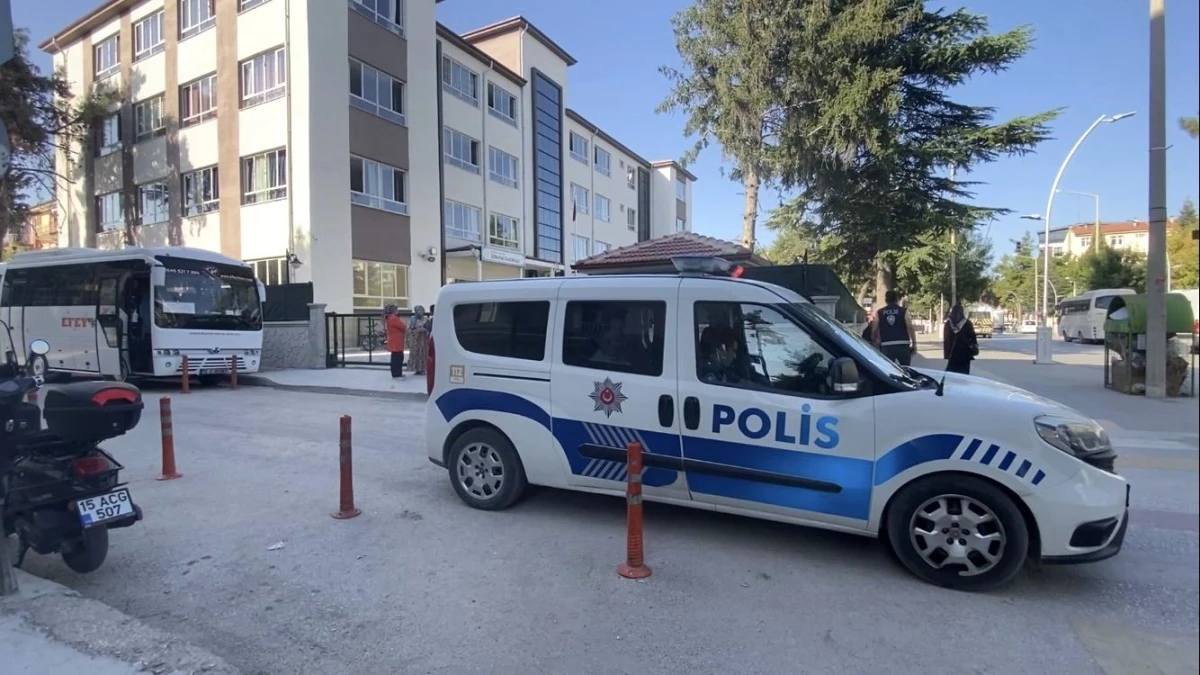Burdur\'da Öğrenci Servisi Taşımacılığı Yapan 2 Grup Arasında Kavga: 10 Gözaltı