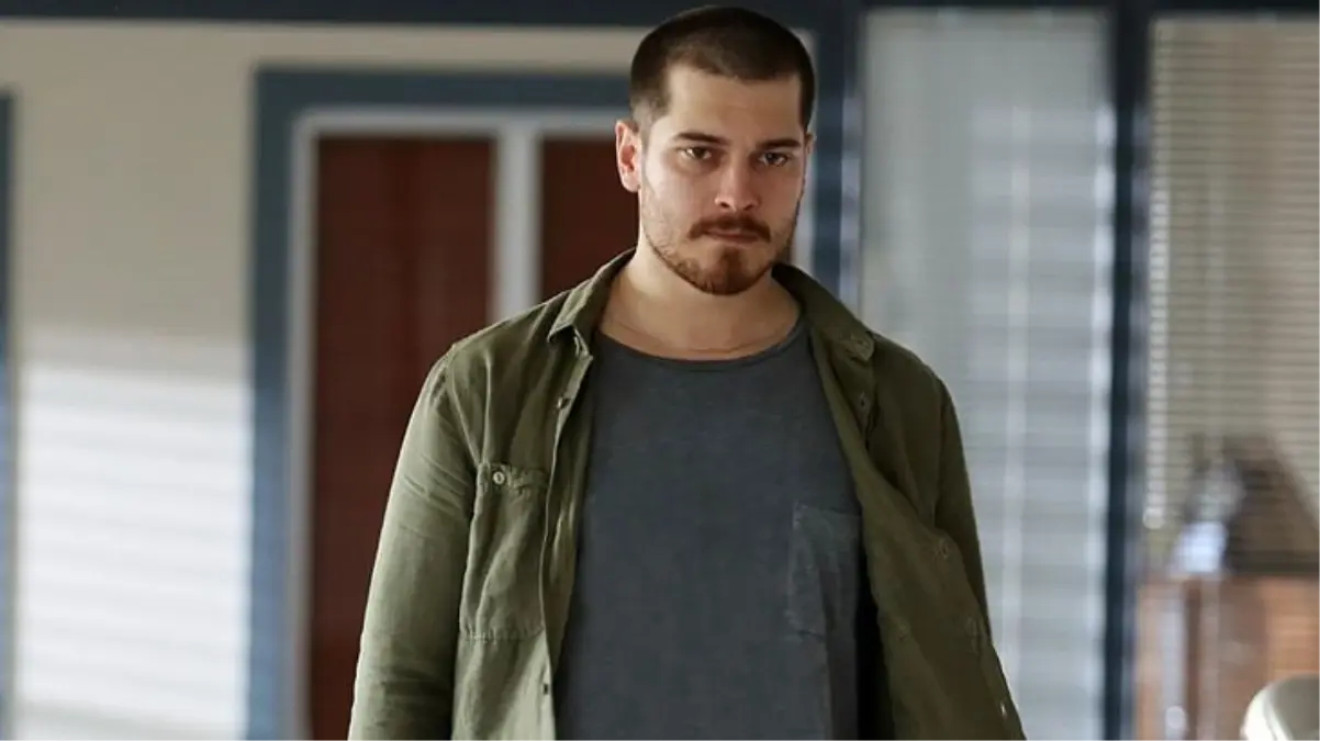 Çağatay Ulusoy yine imaj değiştirdi! Yeni hali sevenlerini ikiye böldü