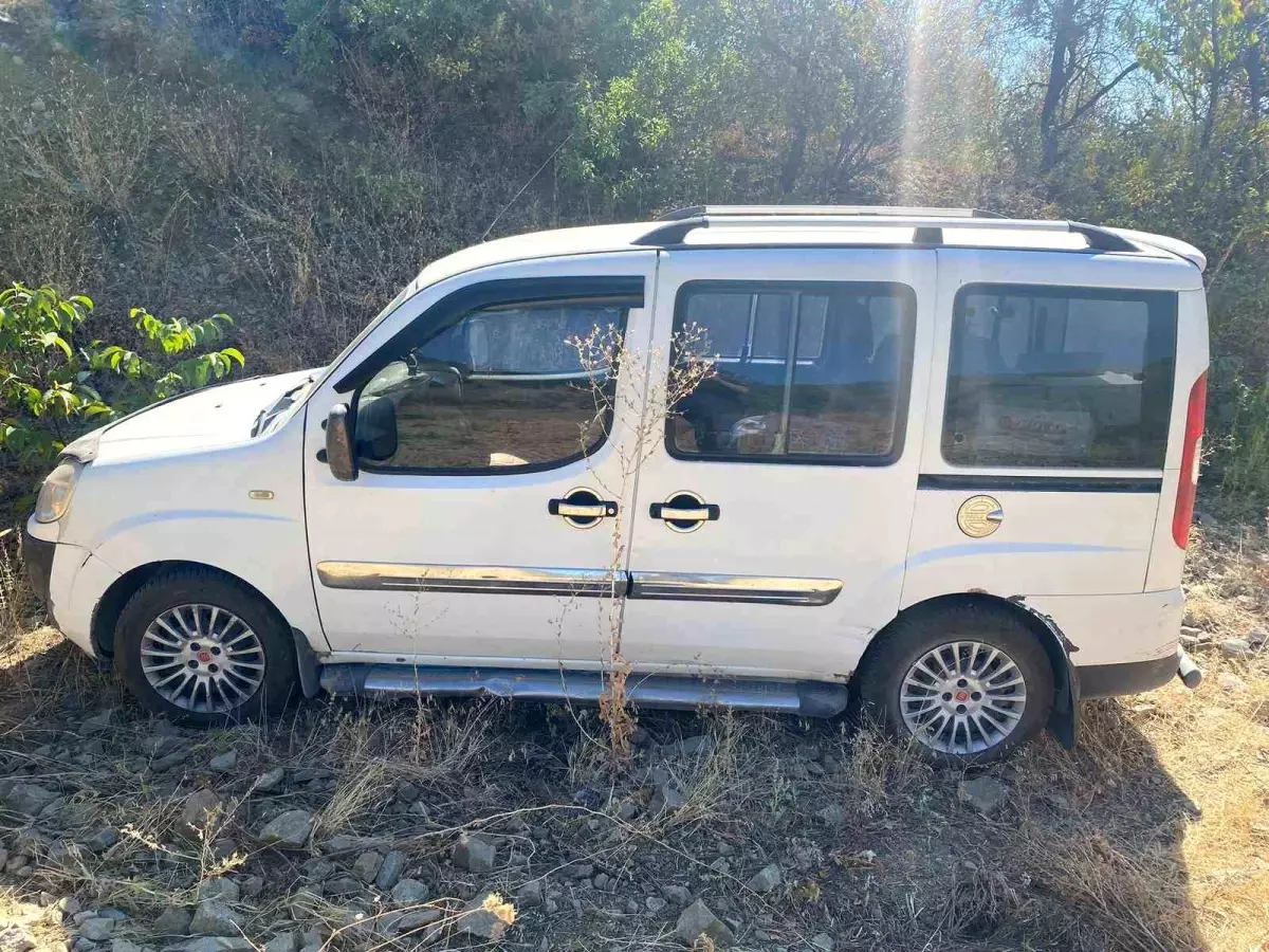 Çalınan araç ormanlık alanda terkedilmiş olarak bulundu