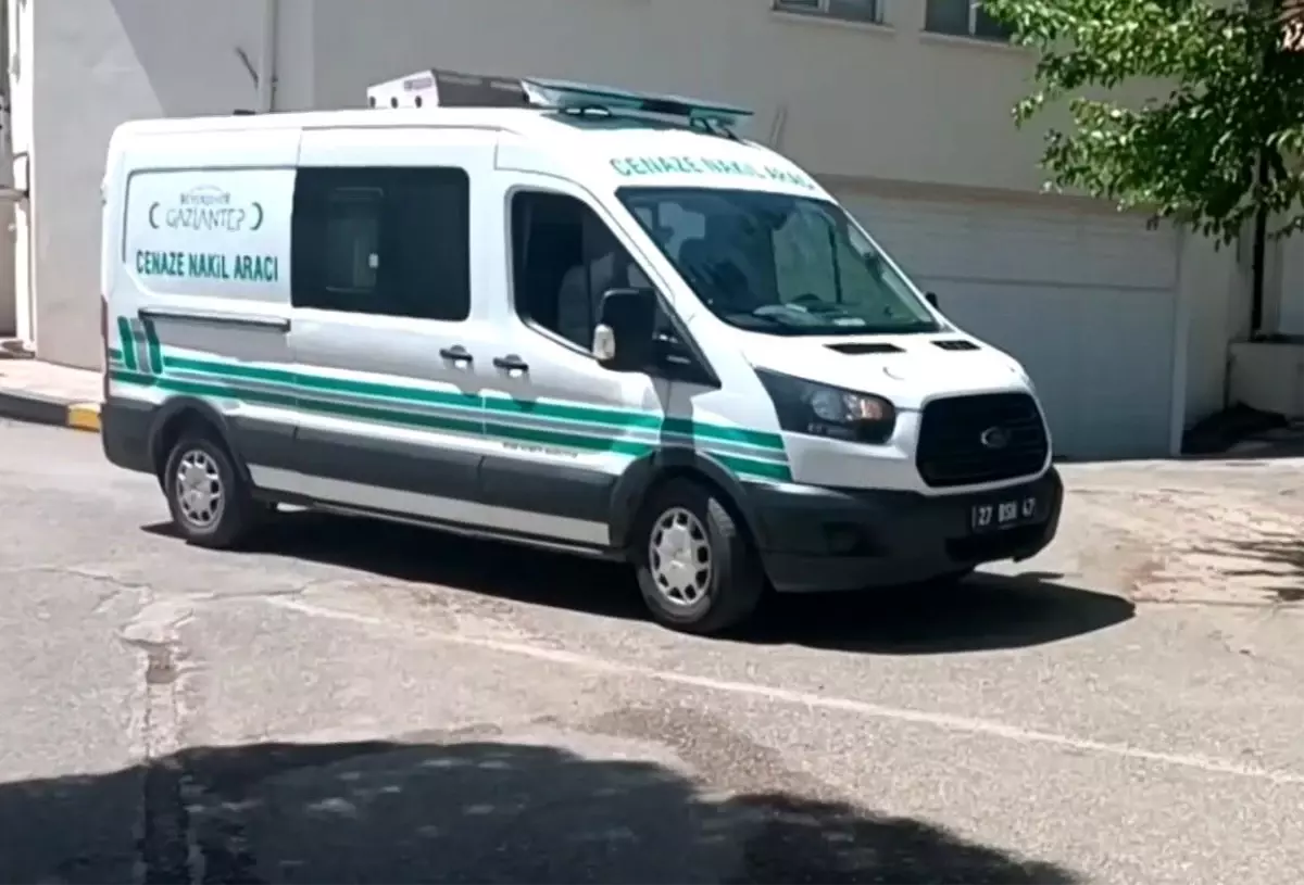 Gaziantep\'te akaryakıt yüklü tanker devrildi: 1 ölü