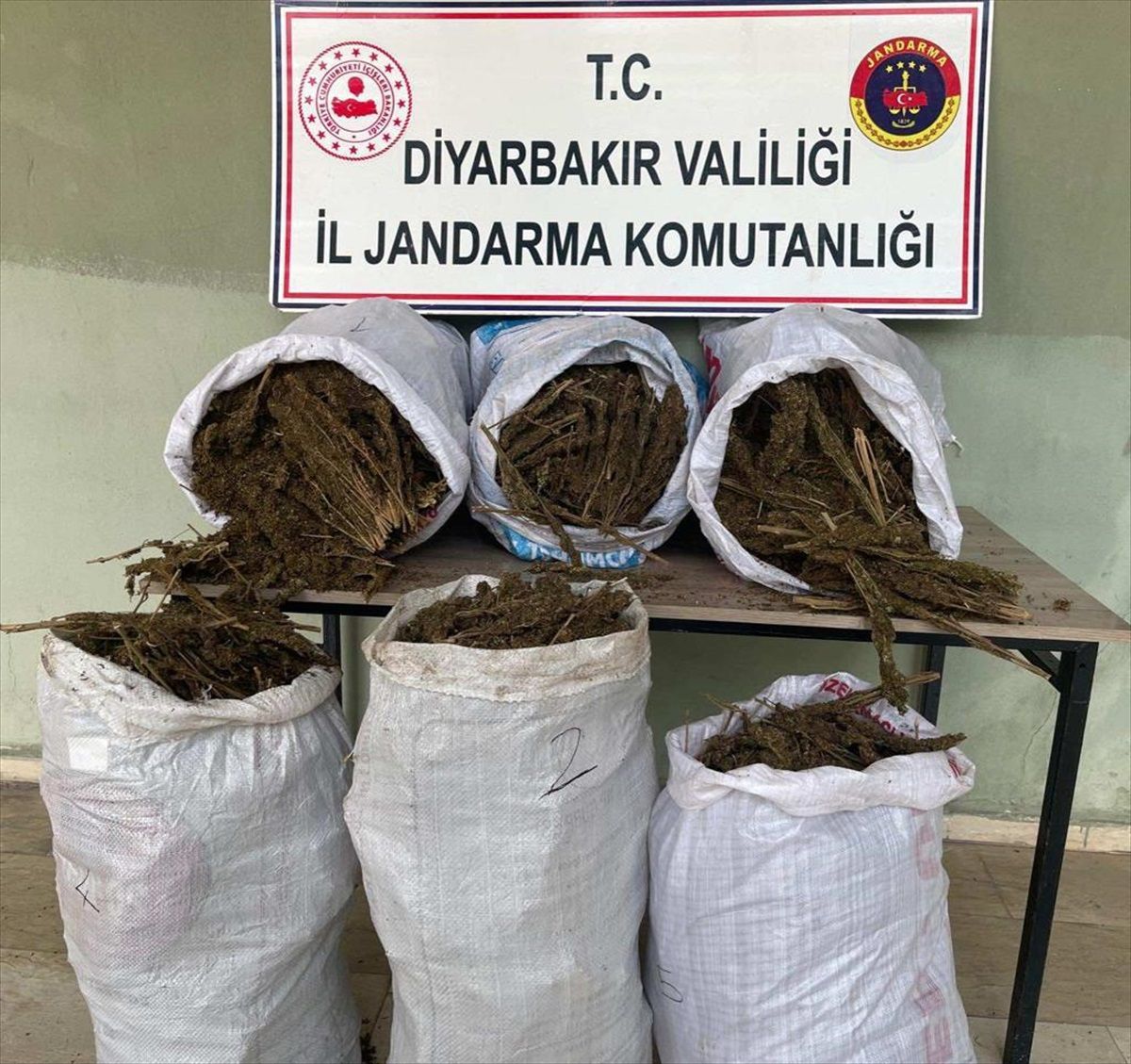 Diyarbakır\'da 121 Kilo Esrar Ele Geçirildi