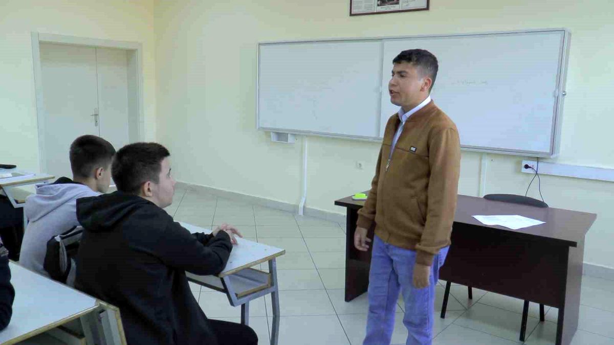 Tip 1 Diyabet Hastası ve Görme Engelli Öğretmen Kayseri\'de Görevine Başladı