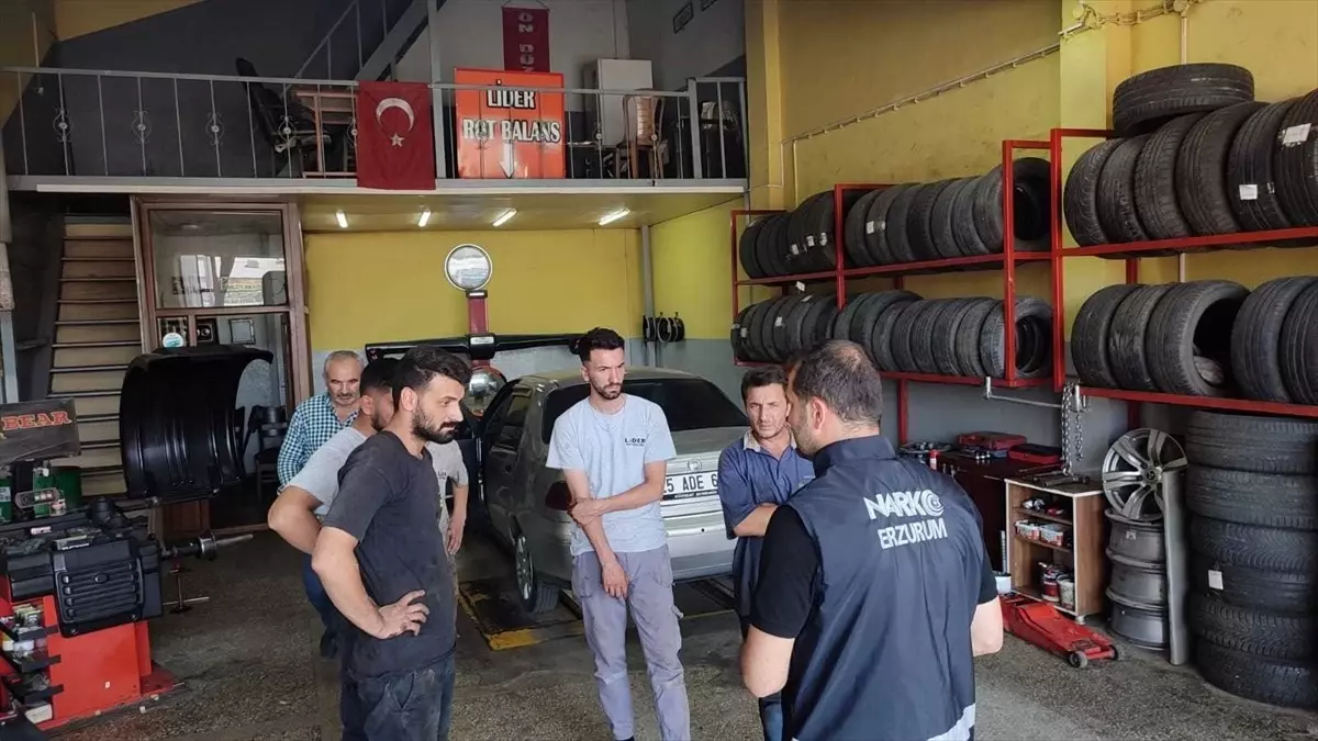 Erzurum\'da Polisler Narkotik Suçlarla Mücadeleyi Eğitim ve Bilgilendirme İle Sürdürüyor