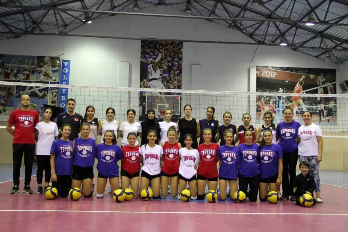 A Milli Kadın Voleybol Takımı, Eskişehirli Gençlere Örnek Oluyor