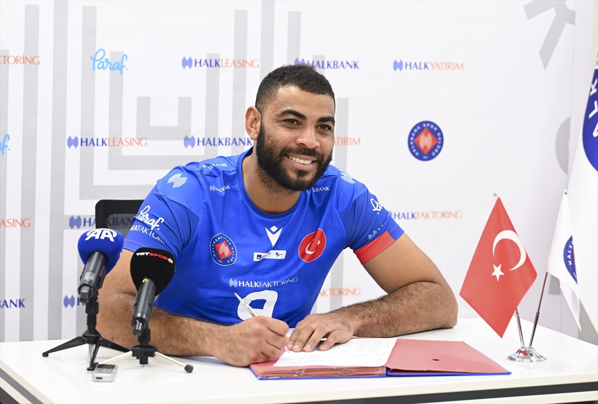 Halkbank, Fransız smaçör Earvin Ngapeth\'i kadrosuna kattı