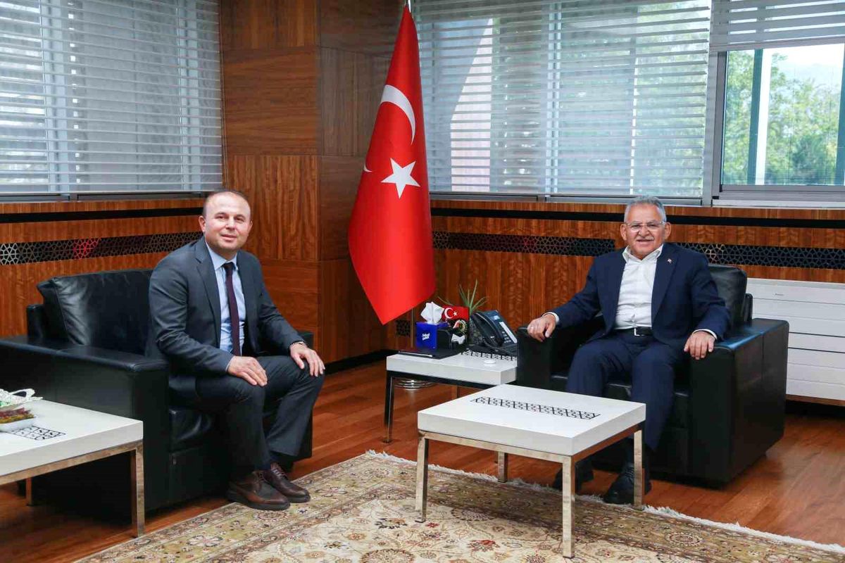 Büyükşehir Belediye Başkanı Dr. Memduh Büyükkılıç, Kayseri İl Tarım ve Orman Müdürü Bülent Saklav\'ı Kabul Etti