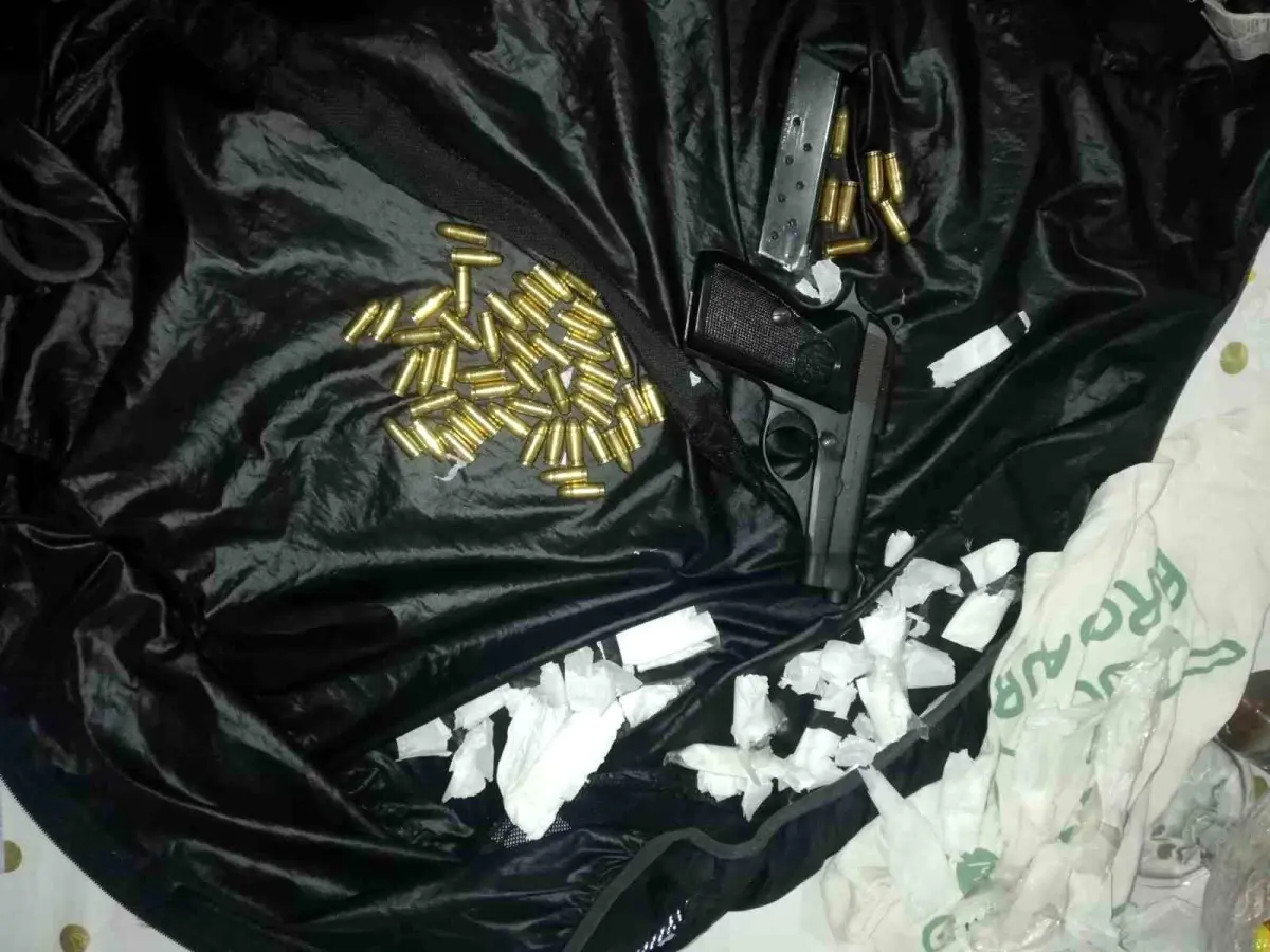 İstanbul\'da Terör Operasyonunda 12 Şüpheli Yakalandı