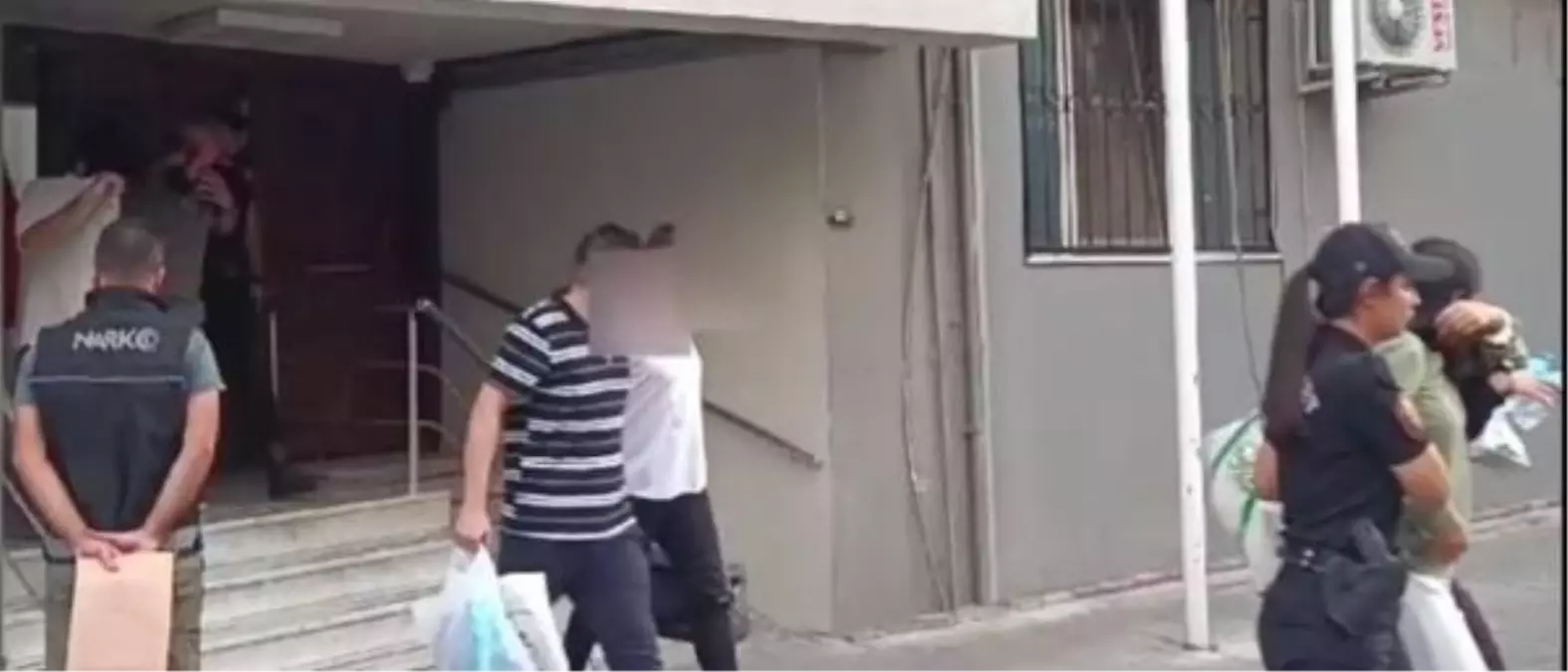 İzmir\'de düzenlenen uyuşturucu operasyonunda 12 kişi tutuklandı