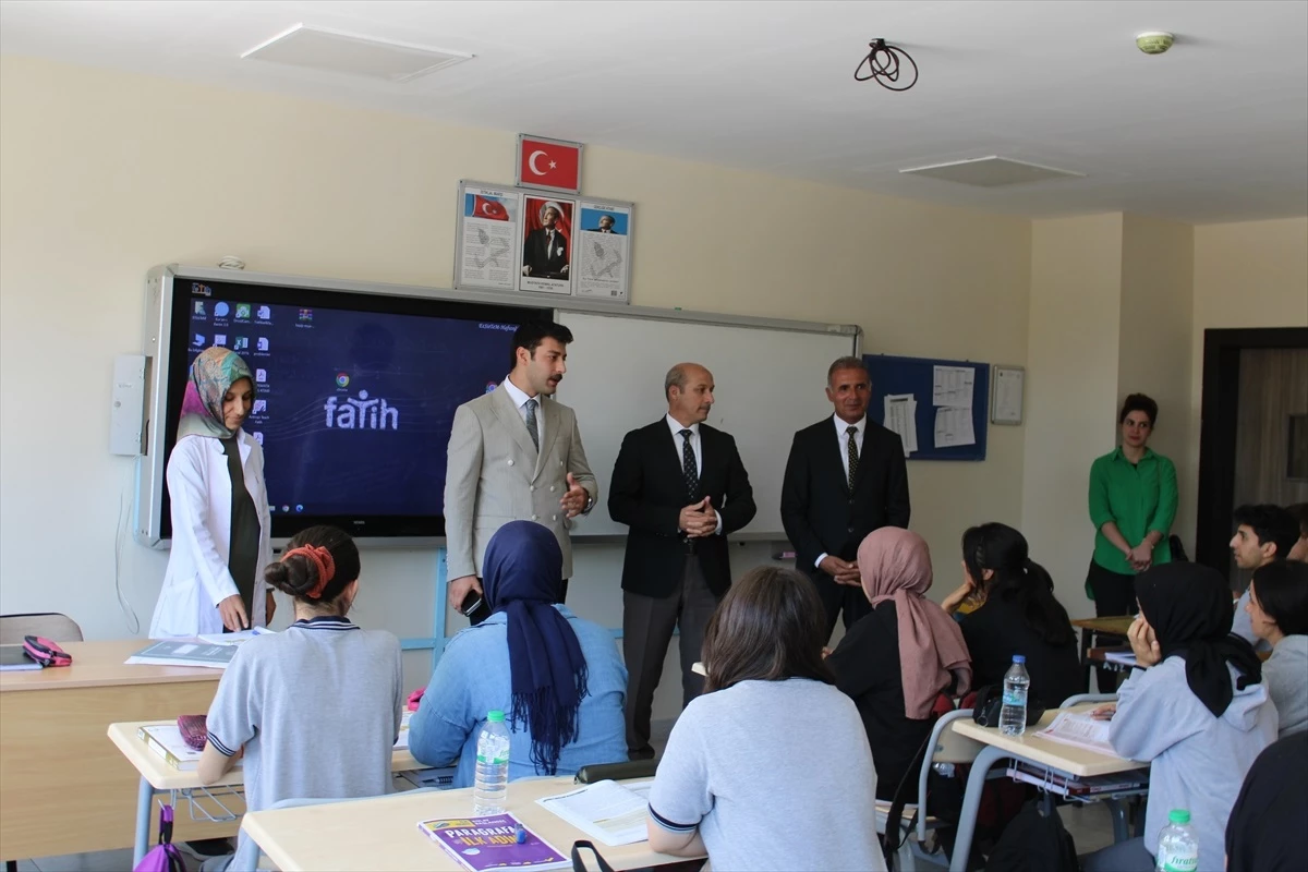 Kale Kaymakamı Mustafa Aksoy, İzollu Çok Programlı Anadolu Lisesi ve Halk Eğitimi Merkezi\'ni ziyaret etti