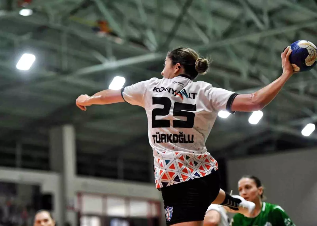 Konyaaltı Belediye SK Kadın Hentbol Takımı, Görele Belediyesi\'ni mağlup ederek galibiyet serisini sürdürdü