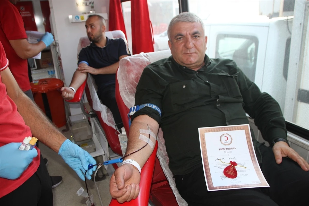 Türk Kızılay Muş Şubesi Malazgirt\'te Kan Bağışı Kampanyası Düzenledi