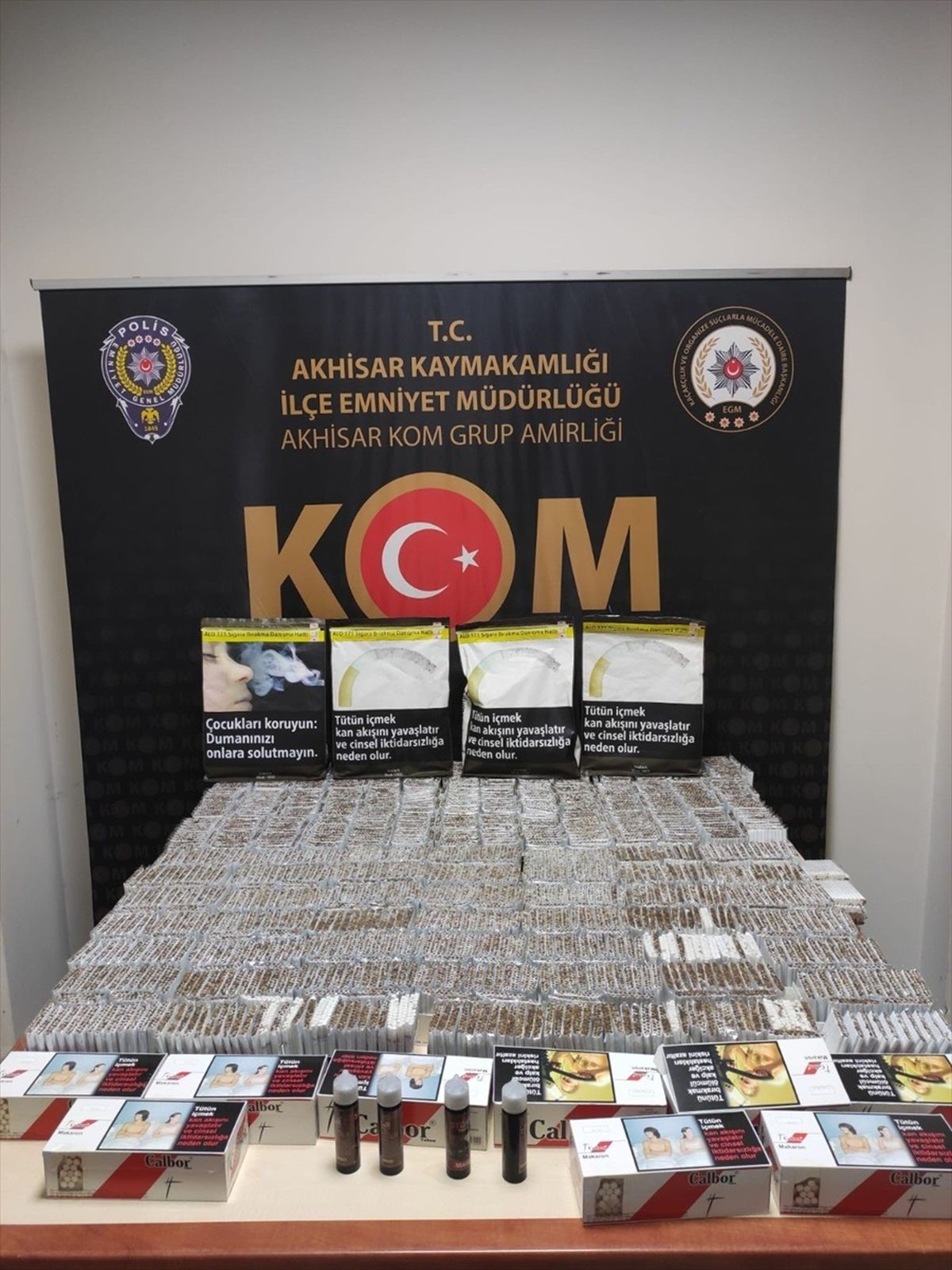 Manisa\'da kaçak tütün operasyonunda 5 şüpheli yakalandı