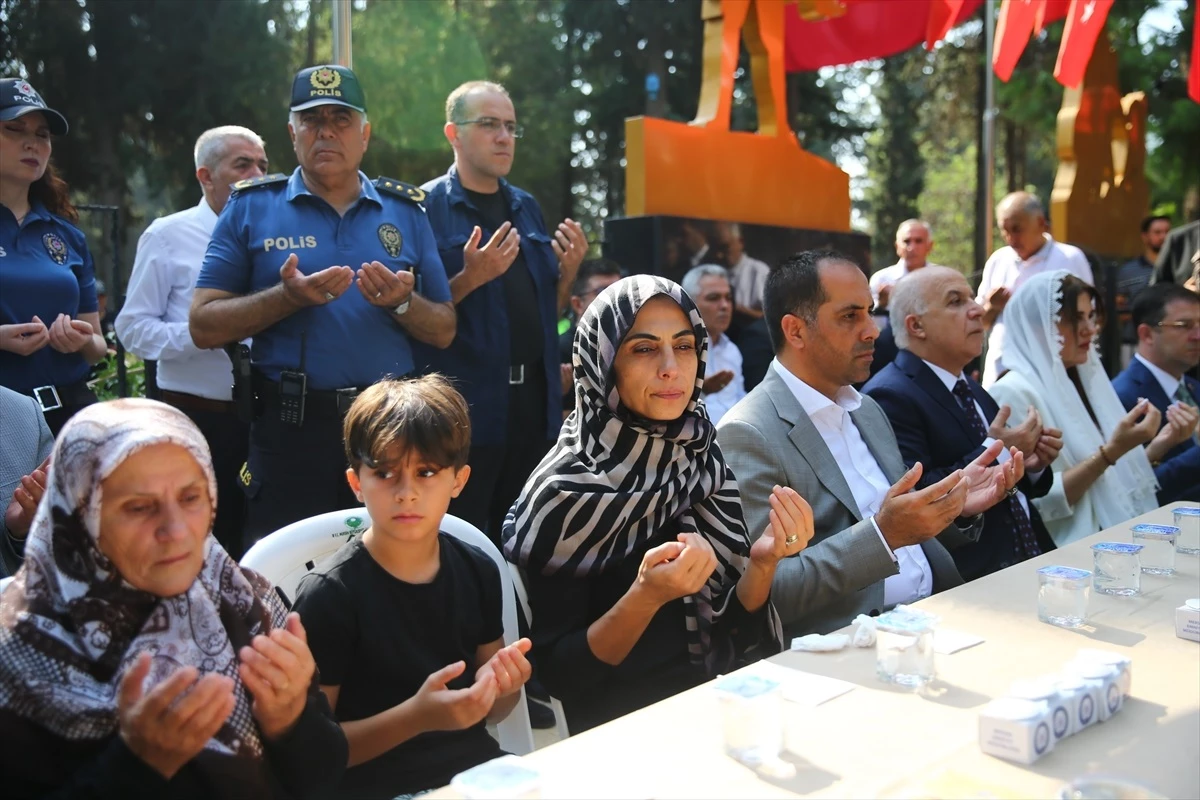 Mersin\'de polisevindeki terör saldırısında şehit olan polis mezarı başında anıldı