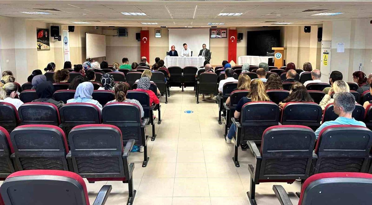 Simav Kaymakamı İngilizce Öğretmenleriyle Toplantı Gerçekleştirdi