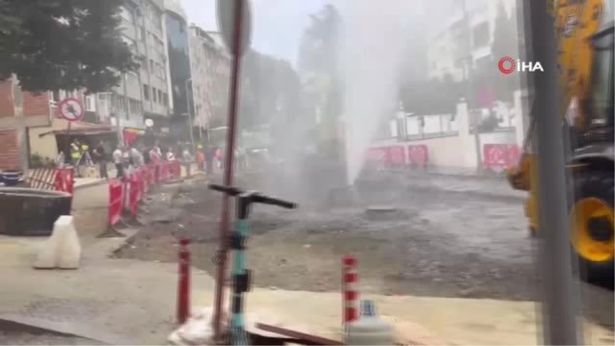 Susuz İstanbul\'da patlayan su borusuna ilginç çözüm