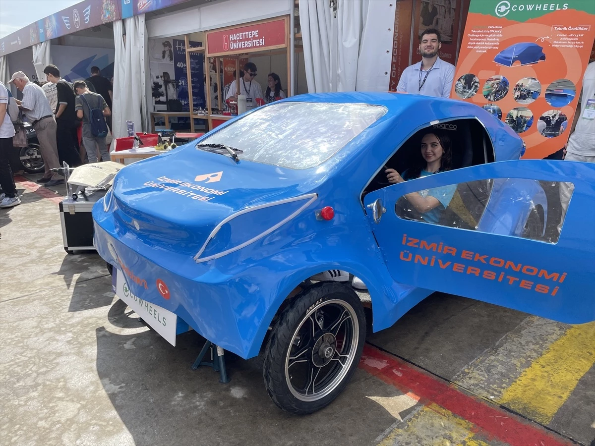TEKNOFEST İzmir\'de Türk üniversitelerinin elektrikli otomobilleri sergileniyor
